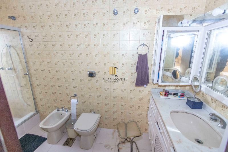Casa para Venda - 420m², 5 dormitórios, sendo 2 suites, 6 vagas - Nonoai