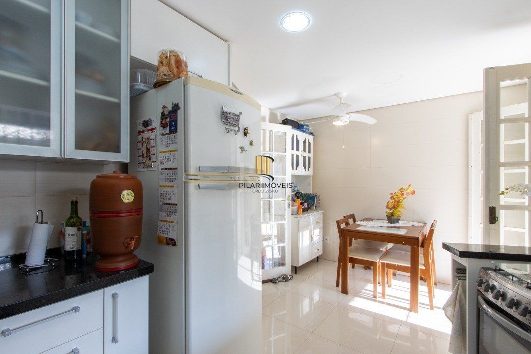 Casa 3 dormitórios no bairro Guarujá