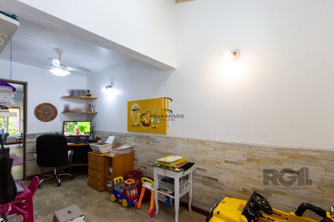 Casa 4 dormitórios no bairro Ipanema