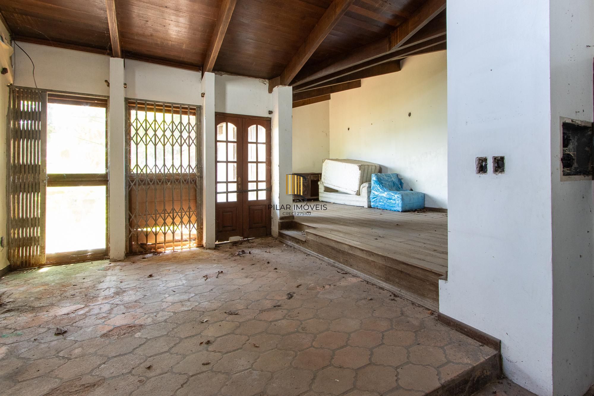 Casa para Venda - 320m², 3 dormitórios, sendo 1 suites, 4 vagas - Cristal