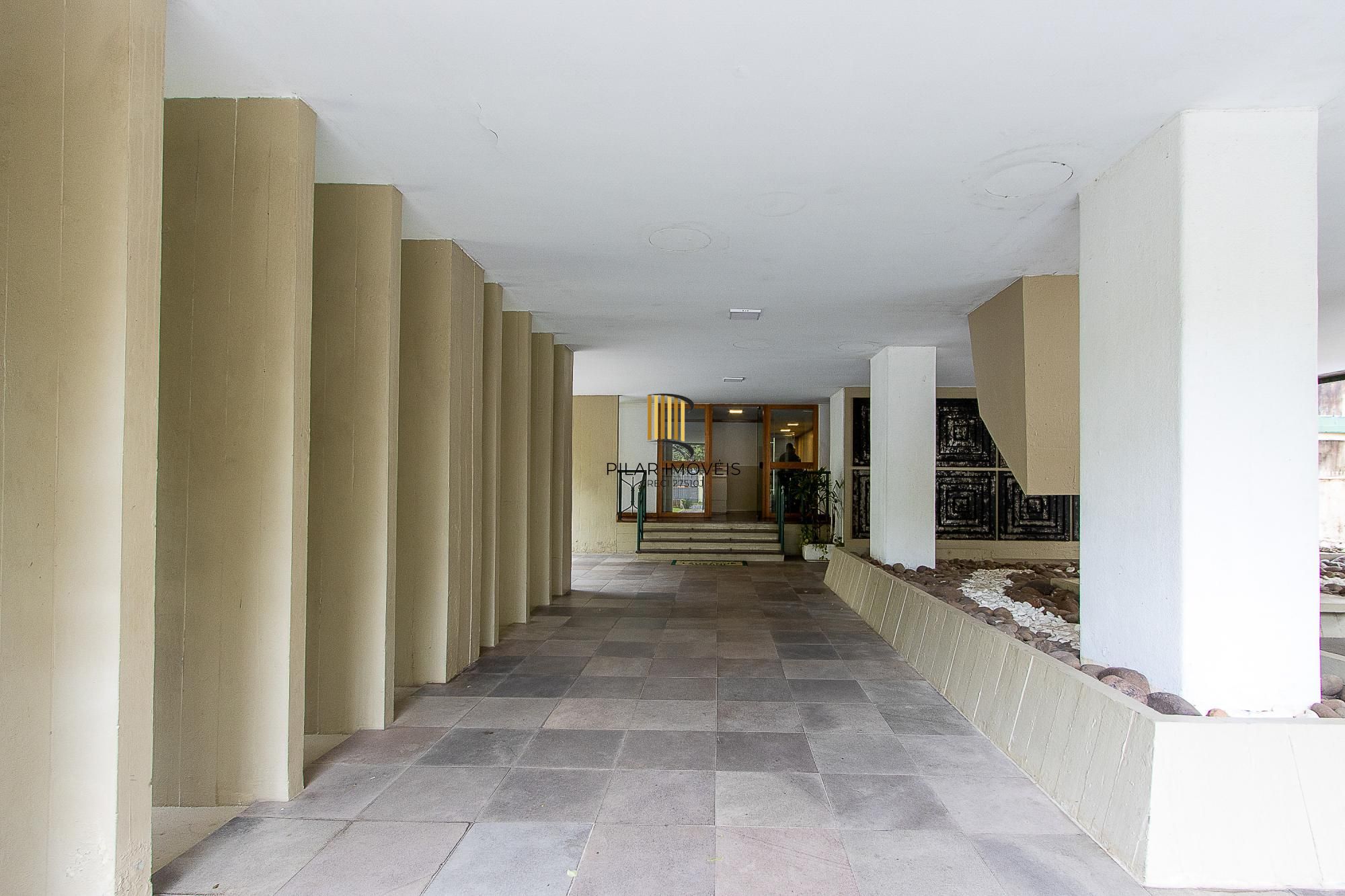 Apartamento amplo e bem localizado no Menino Deus!!