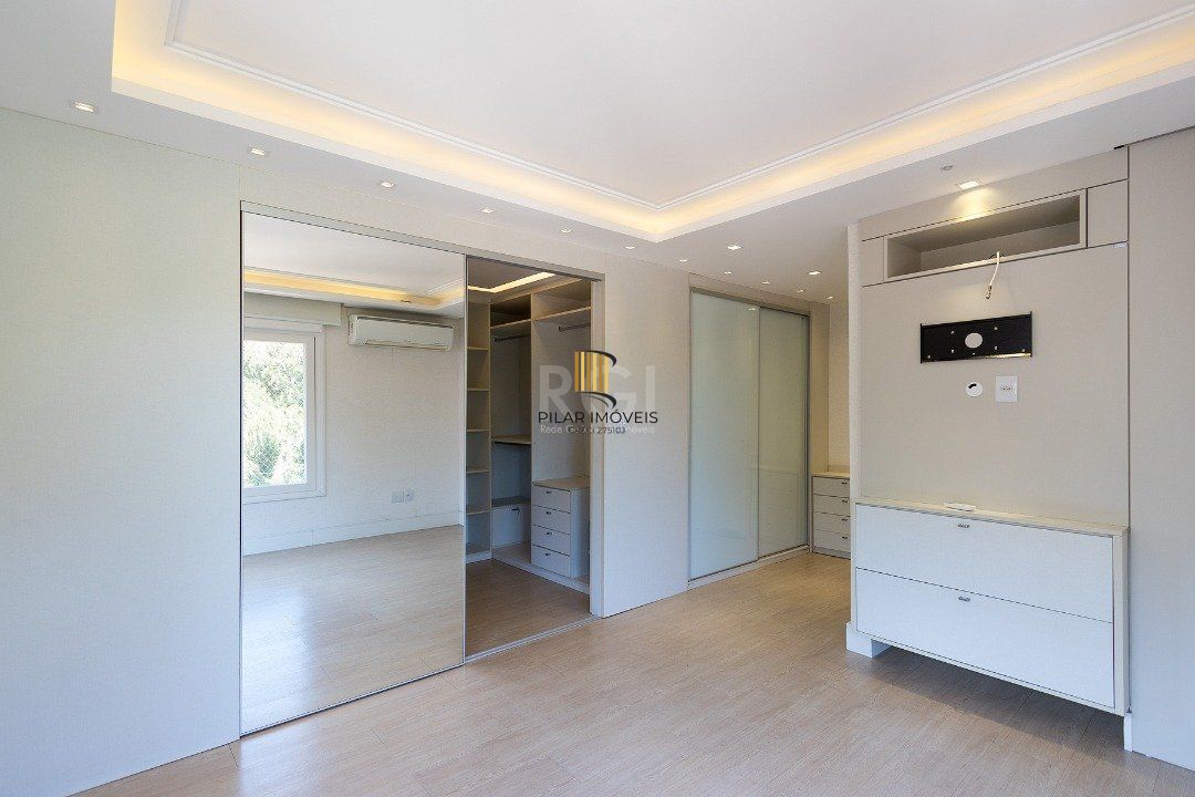 Casa Condominio para Venda - 380m², 3 dormitórios, sendo 3 suites, 4 vagas - Pedra Redonda