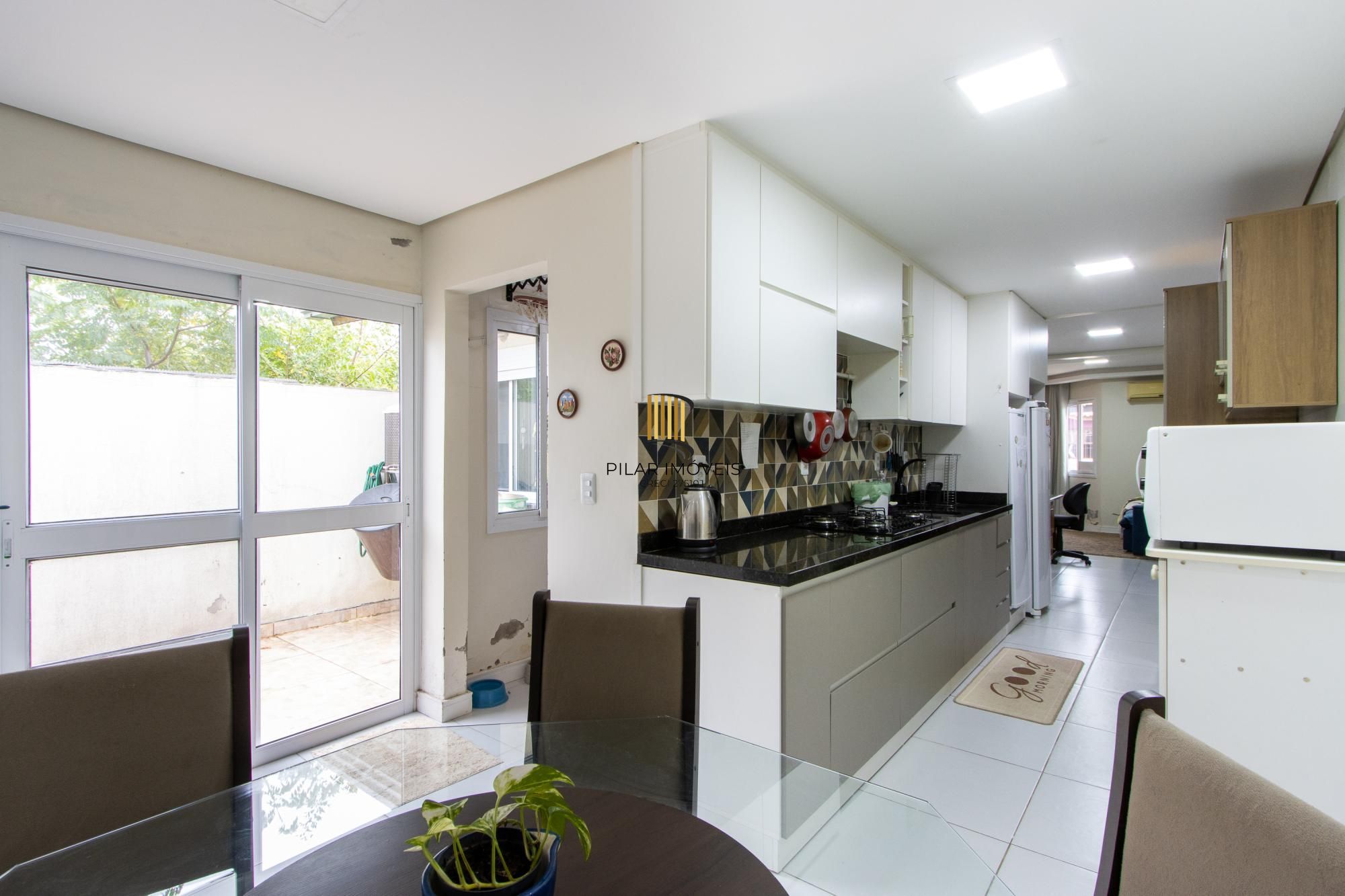Casa terrea de 2 dormitórios, em excelente localização, amplo pátio e local tranquilo.