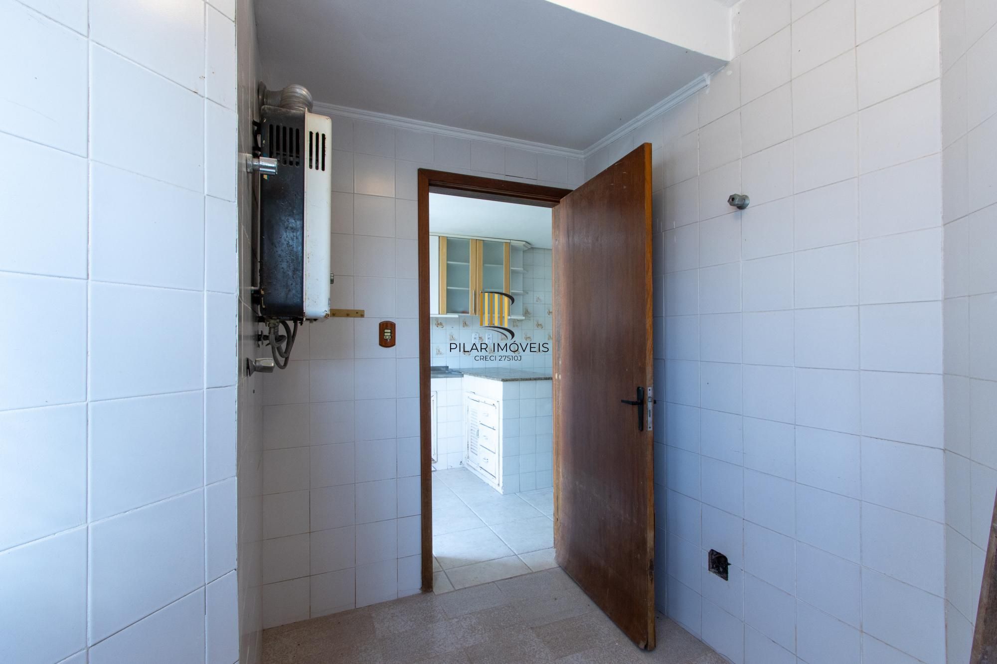 Casa para Venda - 253.35m², 3 dormitórios, sendo 1 suites, 4 vagas - Serraria