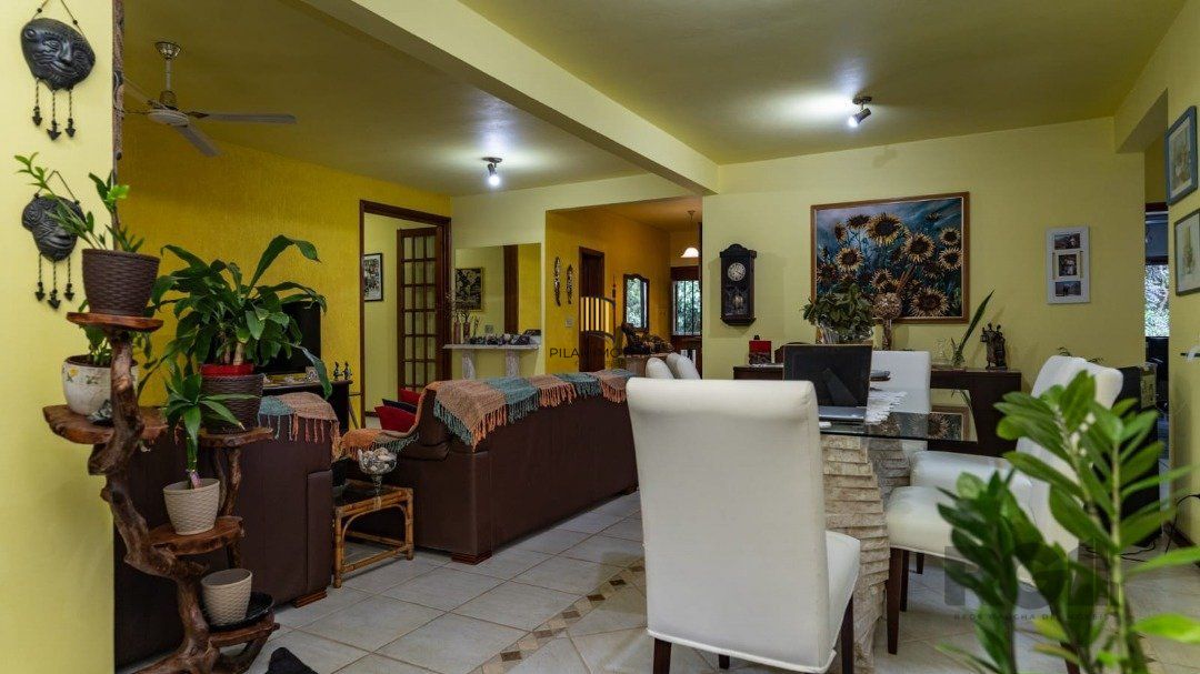 Casa 6 dormitórios no bairro Cascata