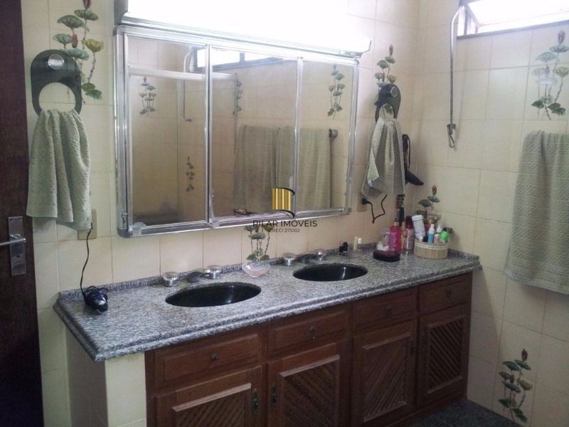 Casa para Venda - 400m², 3 dormitórios, sendo 1 suites, 2 vagas - Cristal
