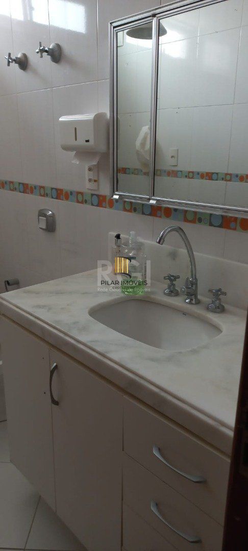 Casa 9 dormitórios no bairro Menino Deus