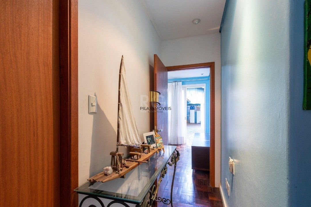 Casa para Venda - 292.21m², 4 dormitórios, sendo 2 suites, 3 vagas - Tristeza