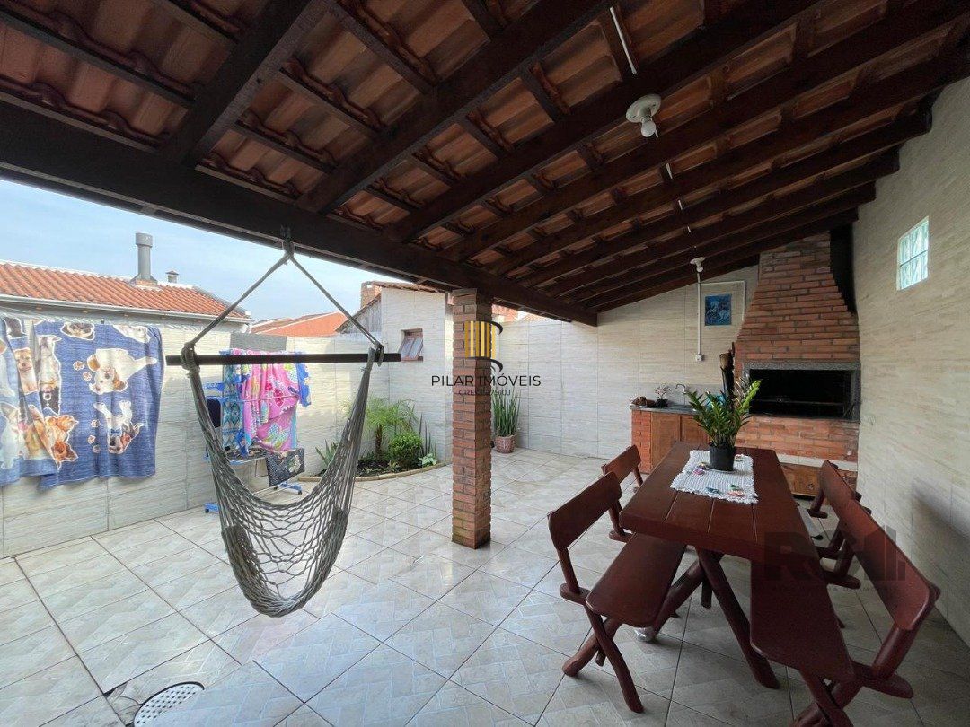 Casa 2 dormitórios no bairro Hípica