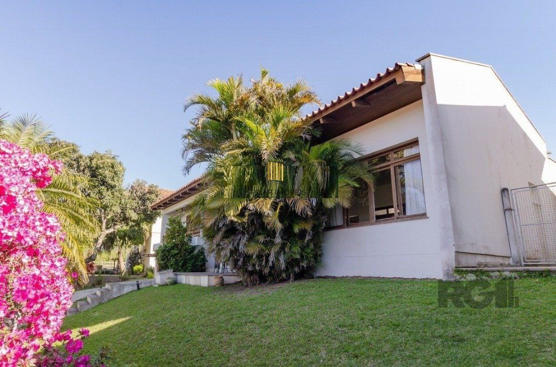 Casa de Condomínio 3 dormitórios no bairro Cavalhada