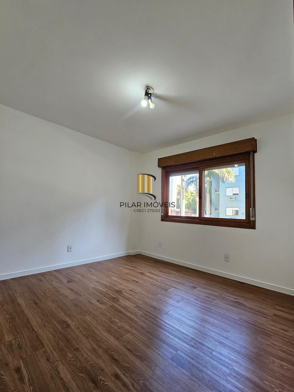 Apto com 2 dormi ,sacada com churrasq e garagem