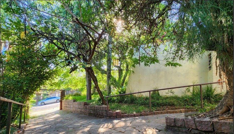 casa à venda no bairro Menino Deus em Porto Alegre. Com 160m² de área privativa