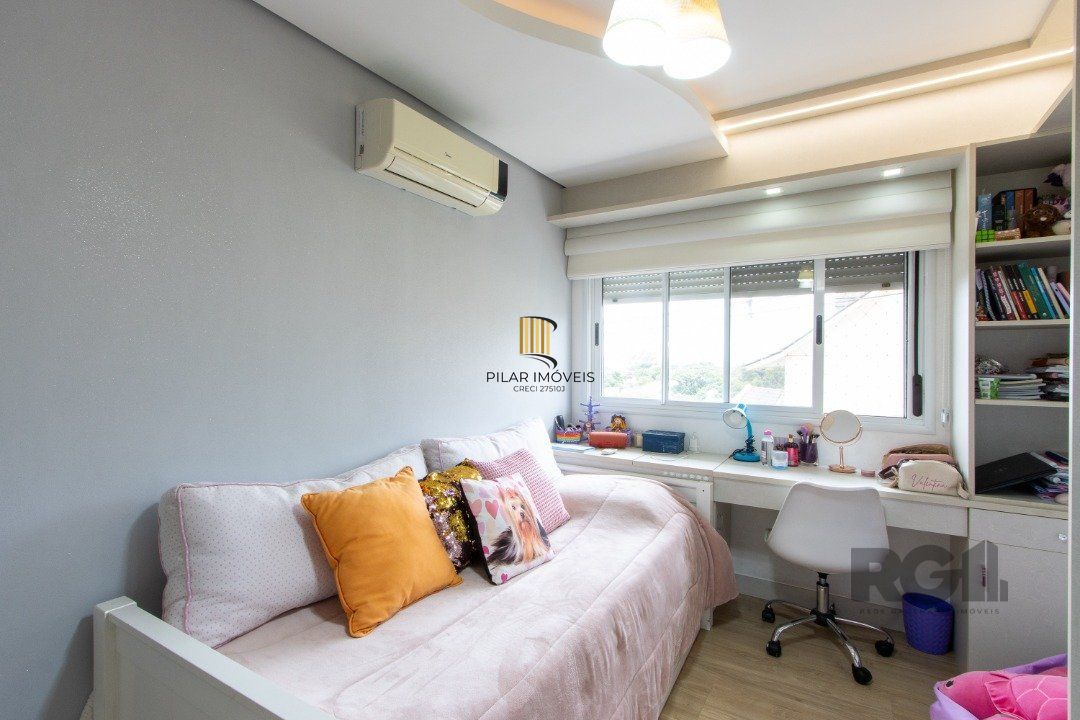 Casa em condomínio fechado,  com 3 quartos,  suíte, 3 banheiros e 2 vagas - Bairro Teresópolis