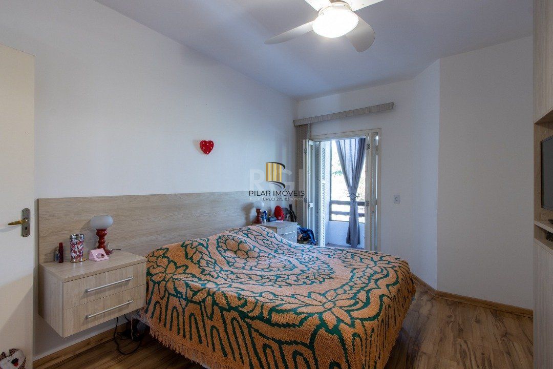 Casa 3 dormitórios no bairro Guarujá