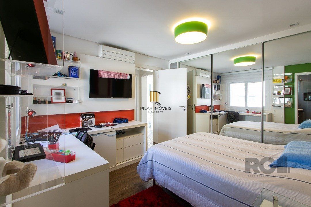 Casa no Condomínio Las Rocas, vista para o Guaíba, com 5 suítes