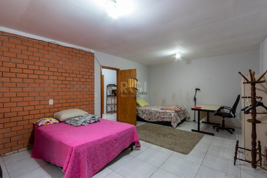 Sobrado para Venda - 300m², 3 dormitórios, sendo 1 suites, 3 vagas - Cavalhada