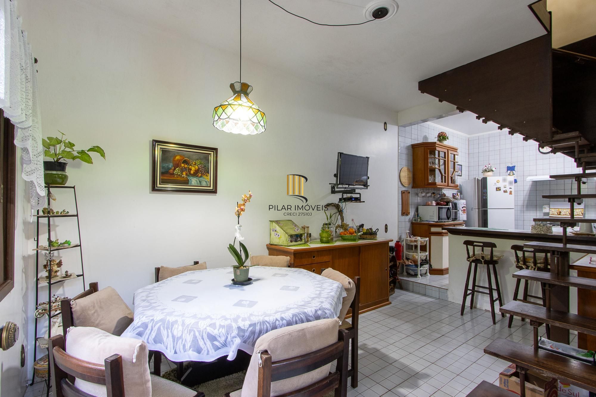 **Casa de 05 dormitórios, 03 suítes, 06 Banheiros, com 315,10m² privativos na Vila Conceição, Porto Alegre, RS**