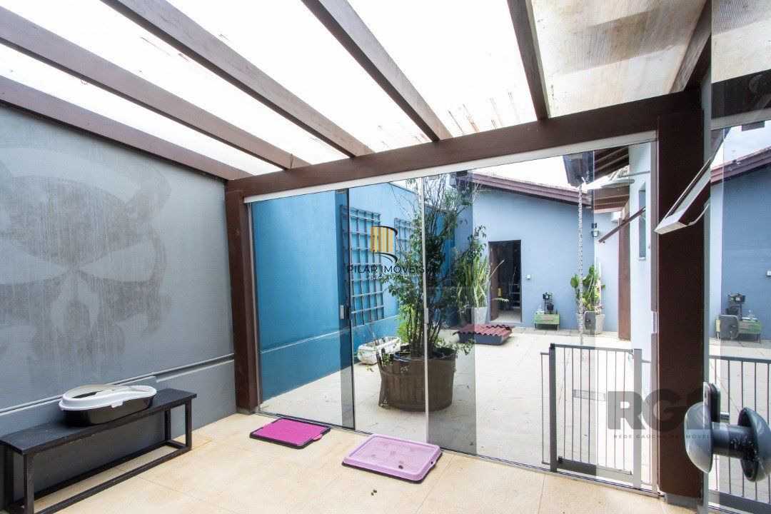 Casa 3 dormitórios no bairro Hípica