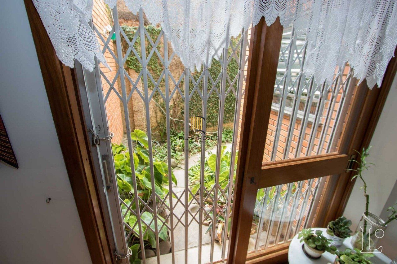 Casa para Venda - 416.89m², 4 dormitórios, sendo 1 suites, 5 vagas - Tristeza
