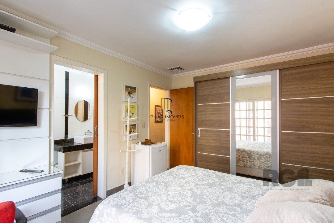 Casa para Venda - 254m², 4 dormitórios, sendo 3 suites, 5 vagas - Espirito Santo