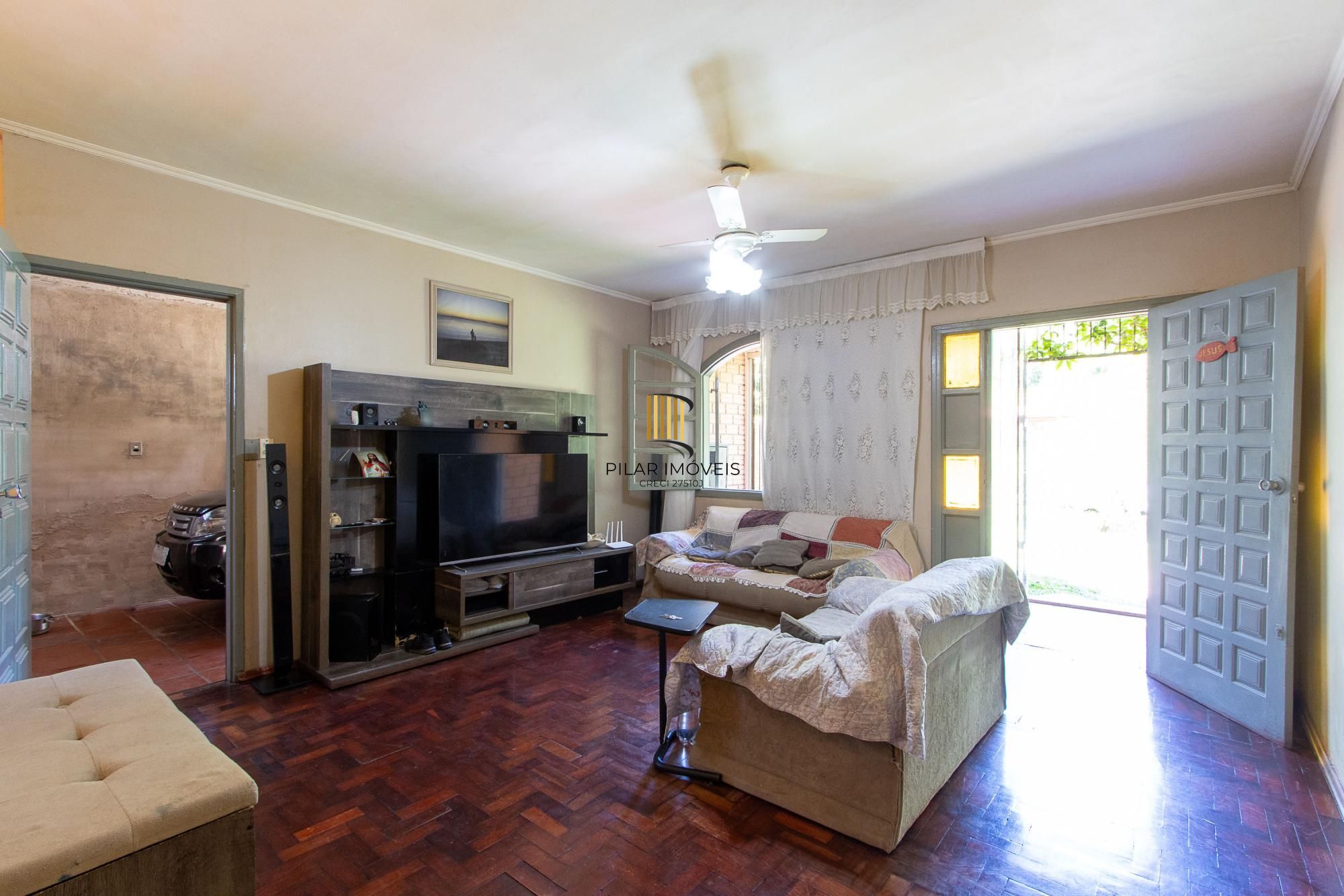 Casa 3 dormitórios no bairro Pitinga