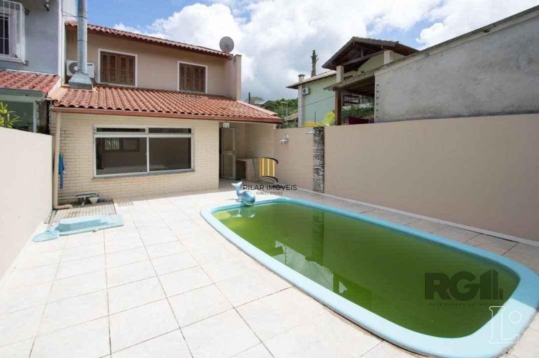 Casa 3 dormitórios no bairro Hípica