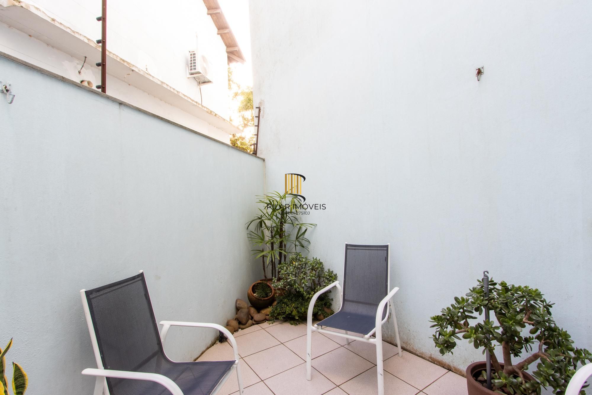 Oportunidade - Casa  Confortável de 3 Dormitórios na Zona Sul de Porto Alegre.