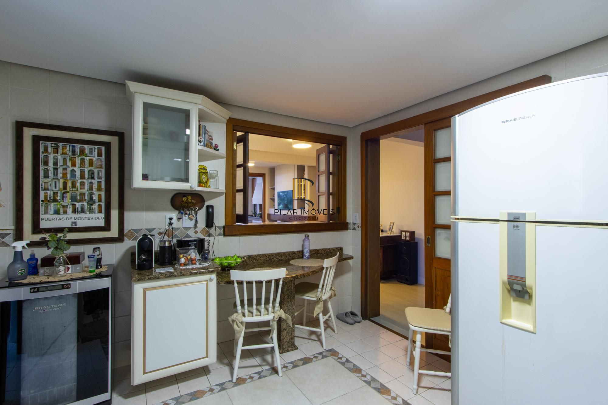 Apartamento de 4 dormitórios, 1 suíte e 2 vagas escrituradas - Bairro Ipanema.