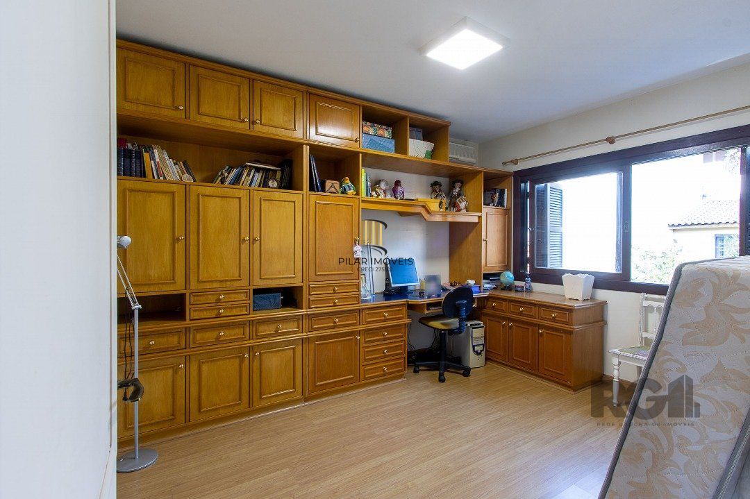 Casa tipo sobrado, com 3 dormitórios em Canoas