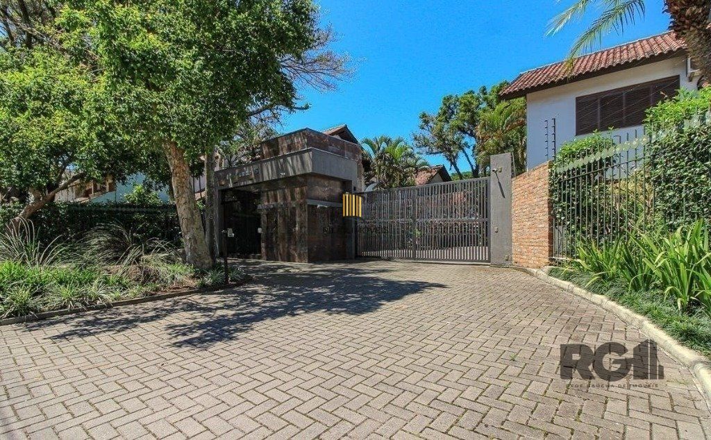 Casa de Condomínio 3 dormitórios no bairro Pedra Redonda
