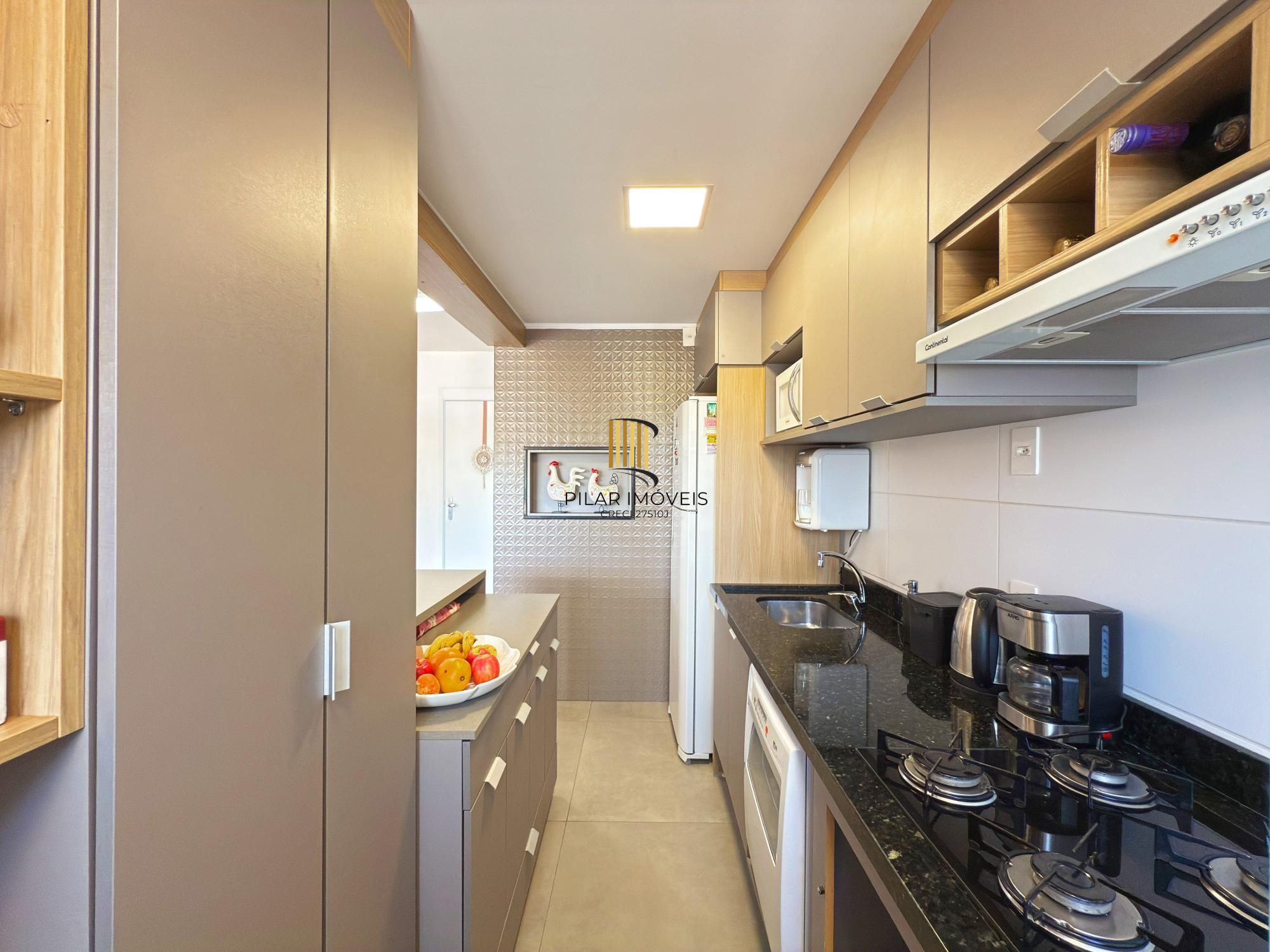 Apartamento 03 Suítes bairro Cristal, 88,97m² de área privativa, semimobiliada e 02 vagas de garagens cobertas.