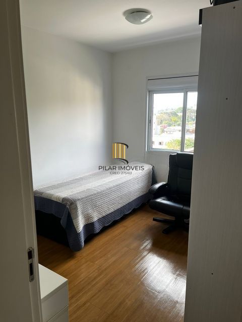 Sobrado  com 3 quartos, 1 suíte, lareira, churrasqueira, 3 vagas cobertas na zona sul.