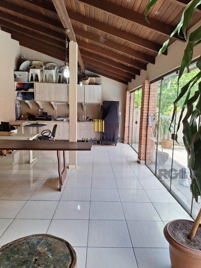 Casa 3 dormitórios no bairro Jardim Algarve