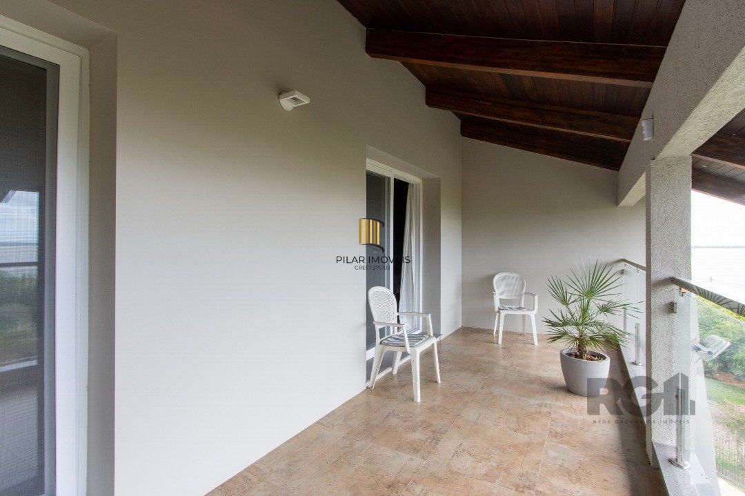 Sobrado com vista para Rio, 3 quartos, 2 suites, pátio, piscina, vaga para 4 carros - Bairro Vila Assunção