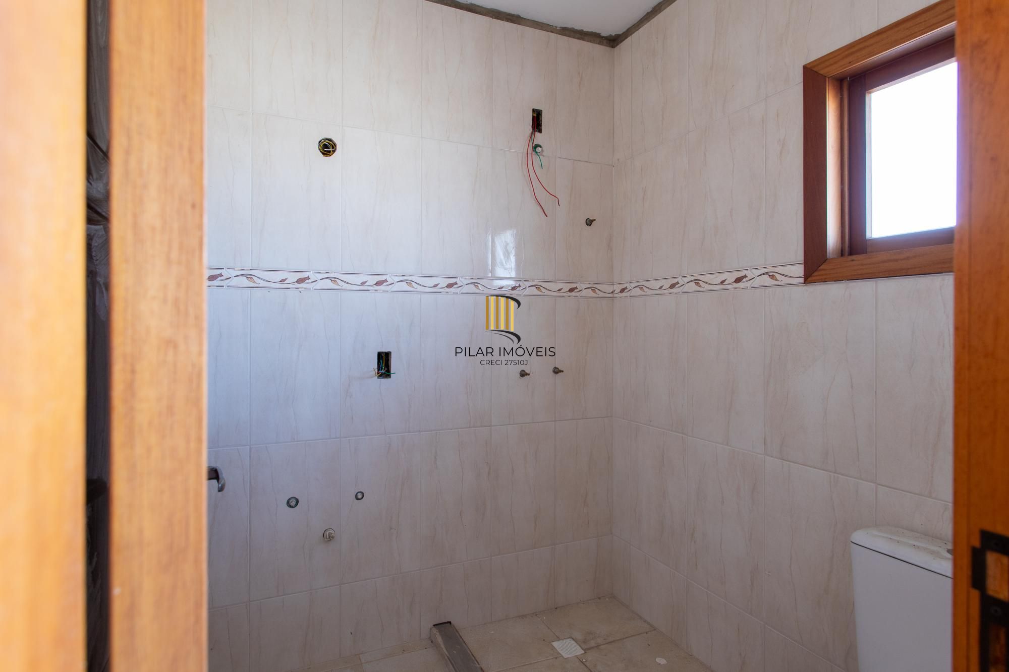 Casa para Venda - 115m², 3 dormitórios, sendo 1 suites, 2 vagas - Urubatã