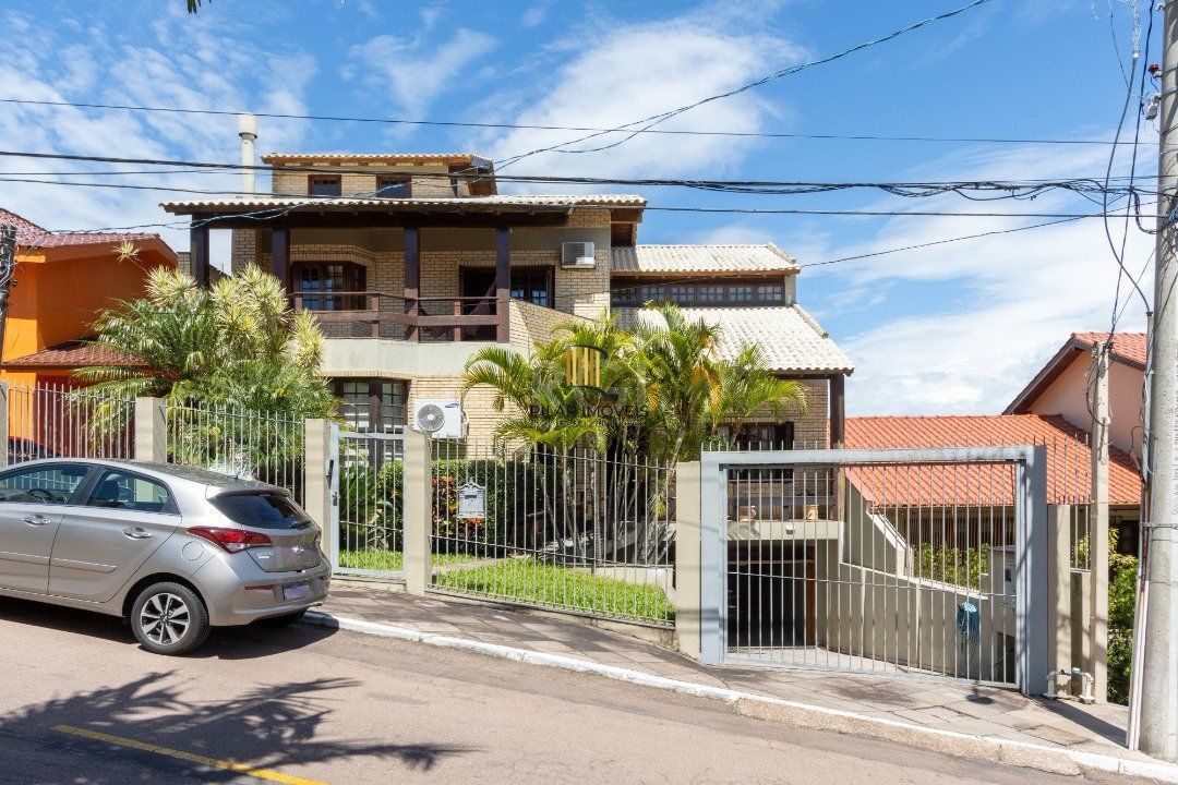 Casa de Condomínio 4 dormitórios no bairro Nonoai