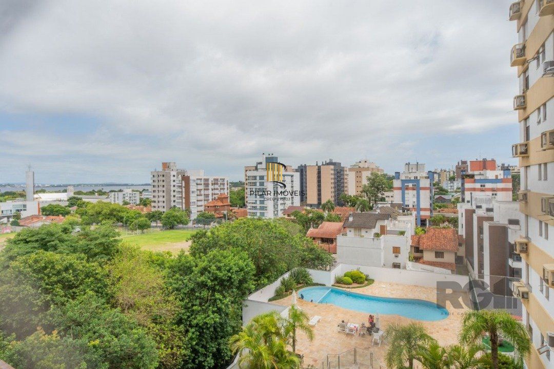Ótimo apartamento, reformado , dois dormitórios e uma suíte, vaga escriturada.
