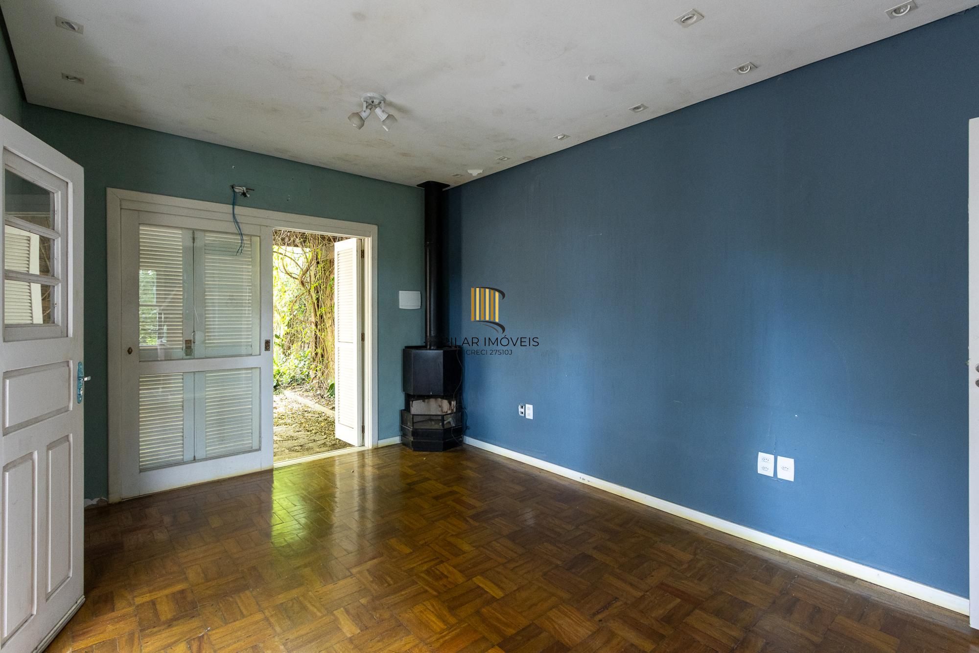 Bela casa térrea, 2 dormitórios e 1 suite - Parte alta do Bairro Espirito Santos