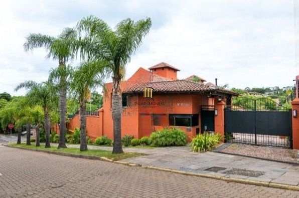 Casa em Condomínio com 487m² | 4 Dormitórios sendo 4 suítes, 3 vagas, no Bairro Três Figueiras, Porto Alegre
