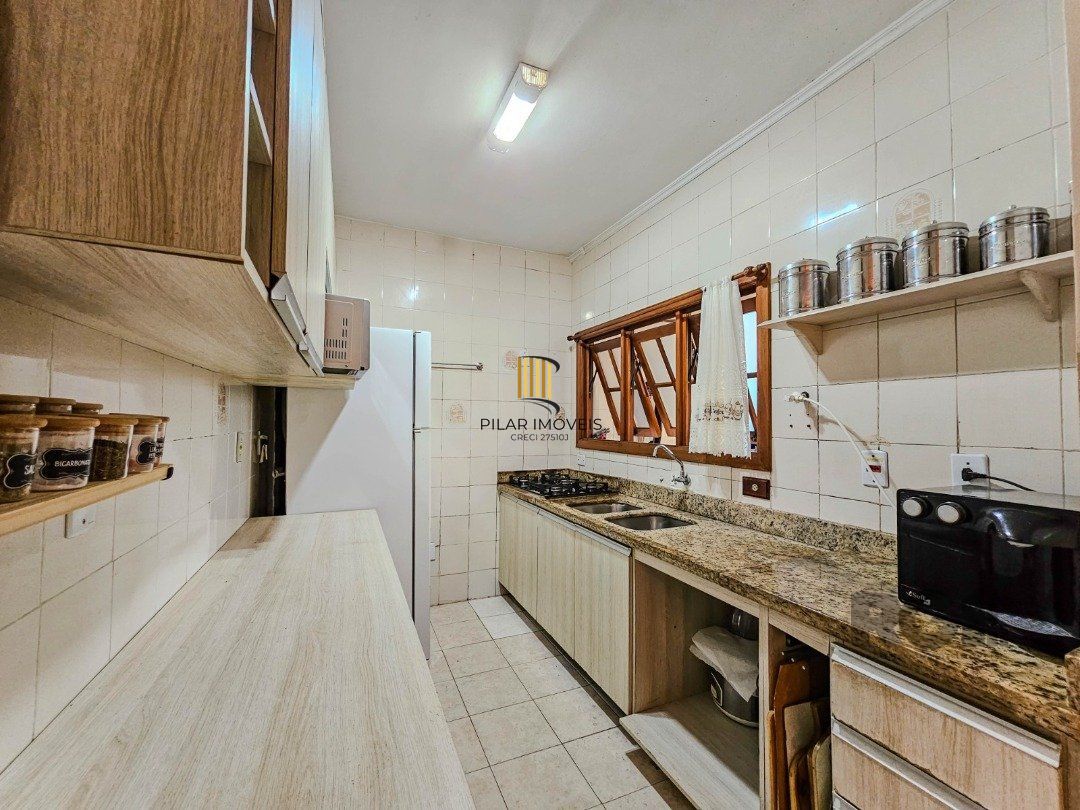 Casa em Condomínio 4 Dormitórios na Glória!!