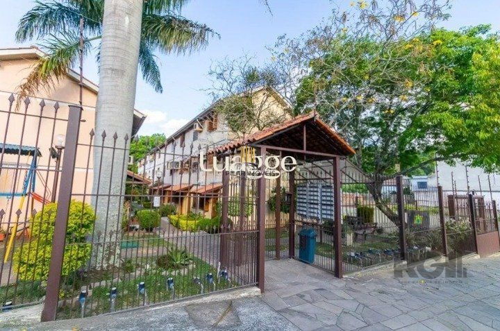 Casa em condomínio, com 57,66m² de área privativa 2 dormitórios transformados em 1 e 1 vaga coberta e escriturada