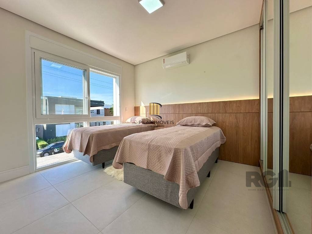 Casa de Condomínio 4 dormitórios no bairro Atlântida Sul