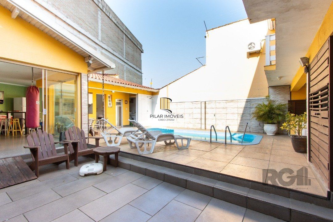 Casa para Venda - 254m², 4 dormitórios, sendo 3 suites, 5 vagas - Espirito Santo