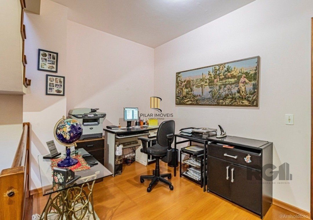 Casa 6 dormitórios no bairro Ipanema