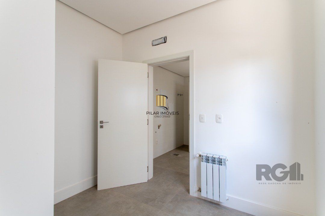 A Casa Le Mans, uma residência térrea de esquina com 389,48m2 de área coberta