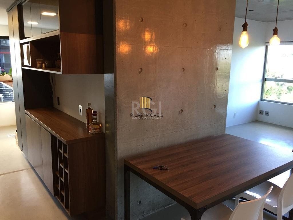 Apartamento para Venda - 68.5m², 2 dormitórios, sendo 1 suites, 2 vagas - Petrópolis