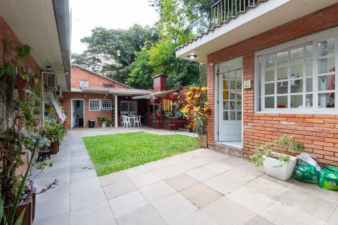 Casa para Venda - 300m², 4 dormitórios, sendo 2 suites, 4 vagas - Vila Assunção