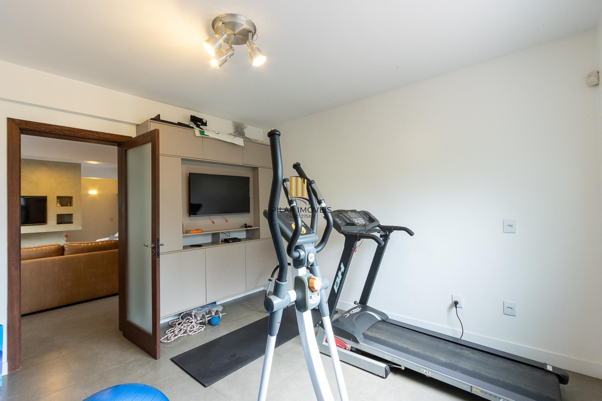 Casa com 6 quartos à venda  bairro Espírito Santo, Porto Alegre.