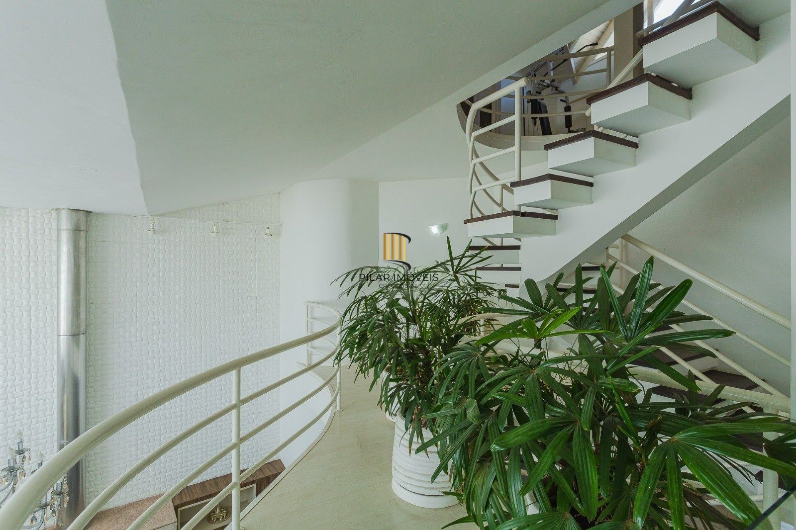 Casa Imponente com 5 Dormitórios (3 Suítes) no Bairro Chácara das Pedras