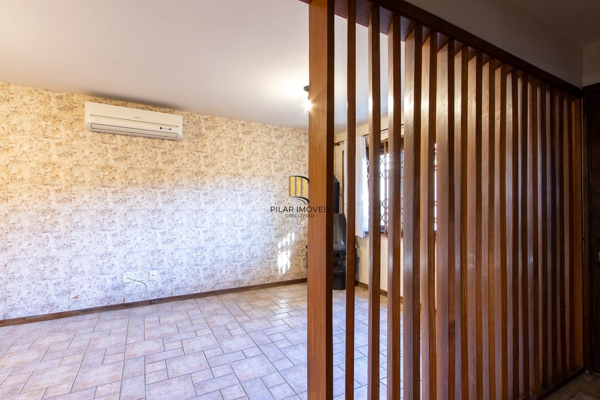 Casa 3 dormitórios, 1 suíte, 2 vagas - Bairro Camaquã